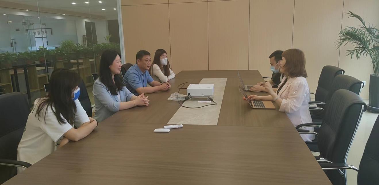 HXQC為江蘇中唯餐飲管理有限公司頒發(fā)首張生鮮農(nóng)產(chǎn)品配送服務(wù)認(rèn)證證書(shū)